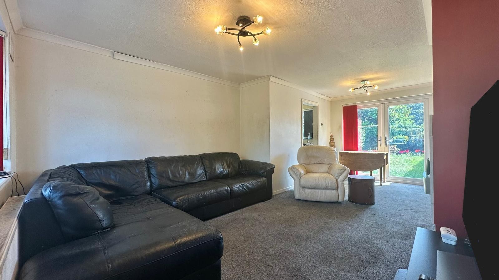 2 bedroom semi-detached house For Sale in Coventry - Photograph 6.