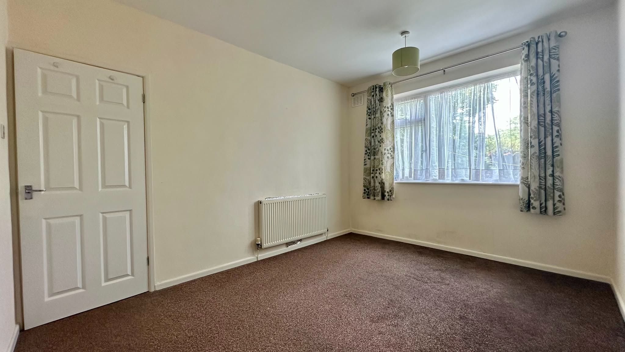 2 bedroom ground floor maisonette flat/apartment For Sale in Coventry - Photograph 6.