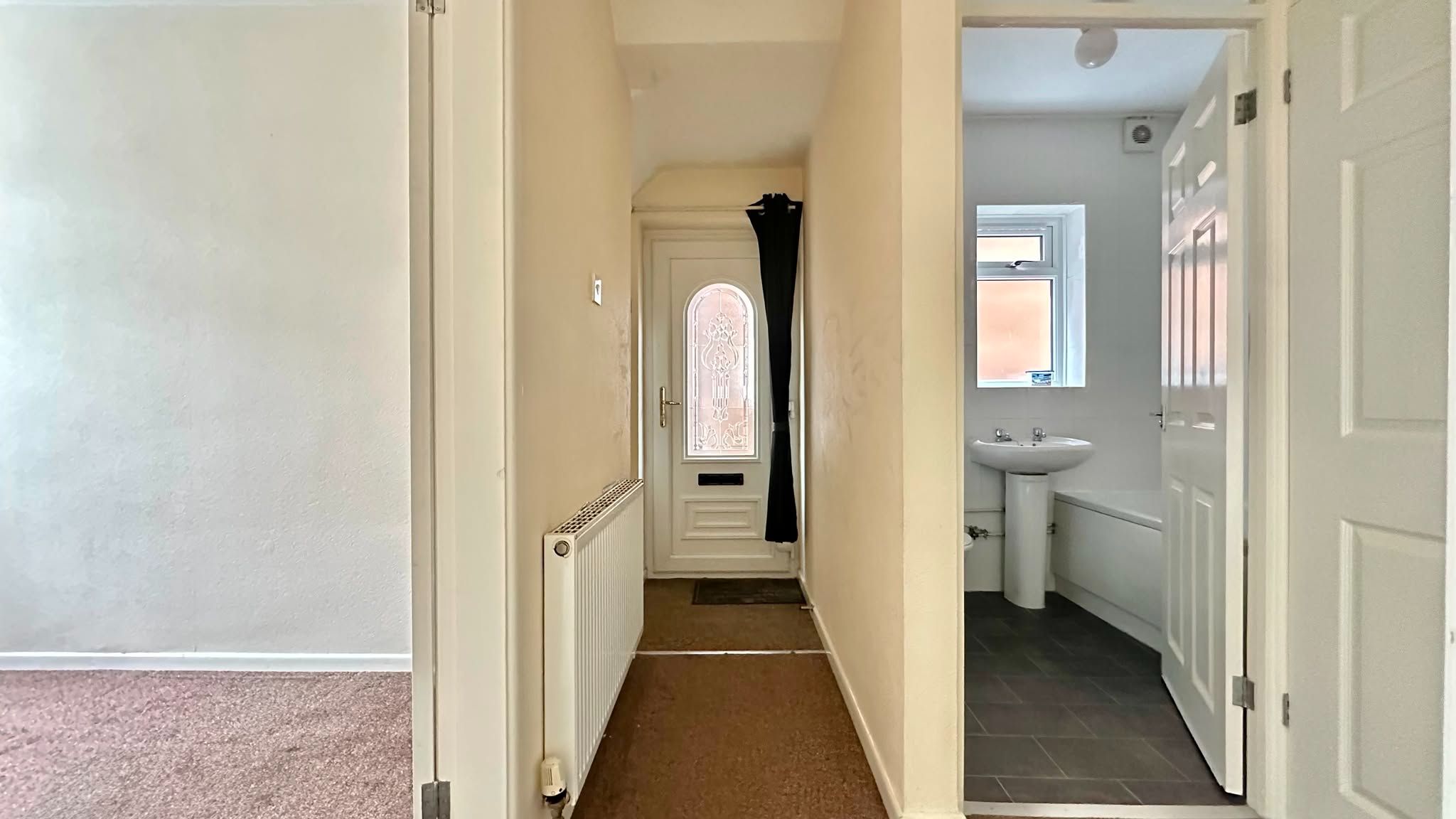 2 bedroom ground floor maisonette flat/apartment For Sale in Coventry - Photograph 7.