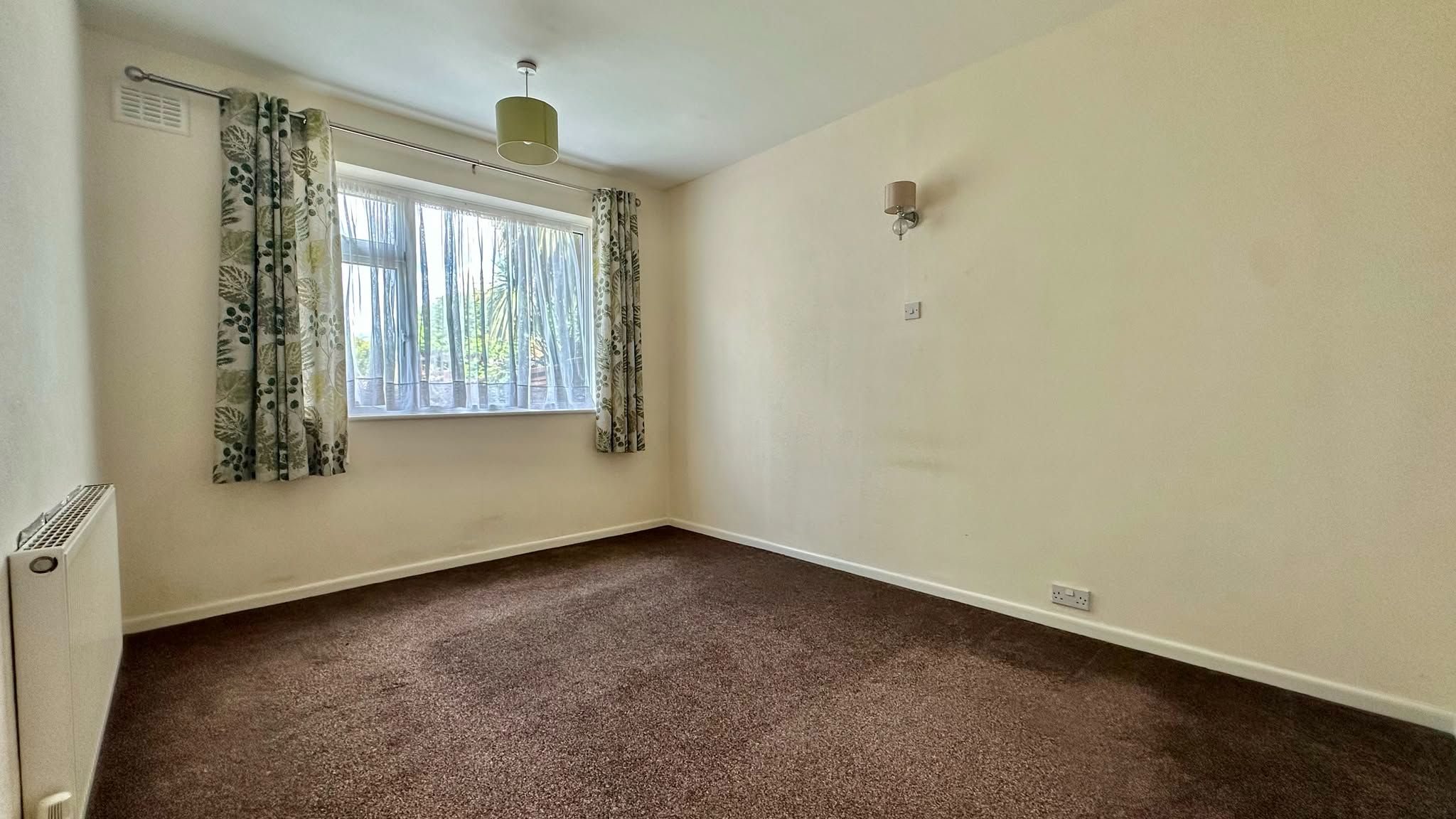 2 bedroom ground floor maisonette flat/apartment For Sale in Coventry - Photograph 5.