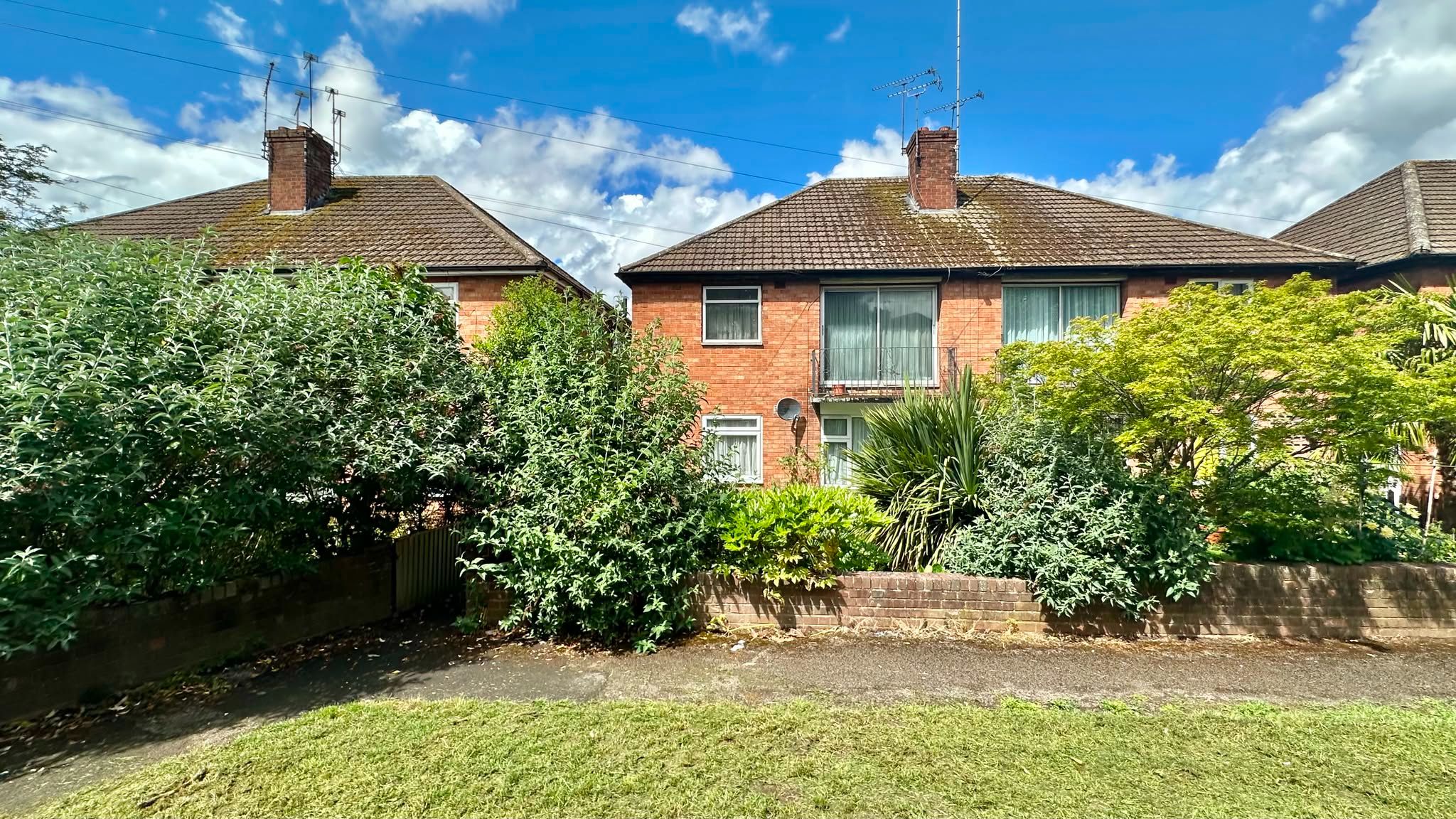 2 bedroom ground floor maisonette flat/apartment For Sale in Coventry - Photograph 1.