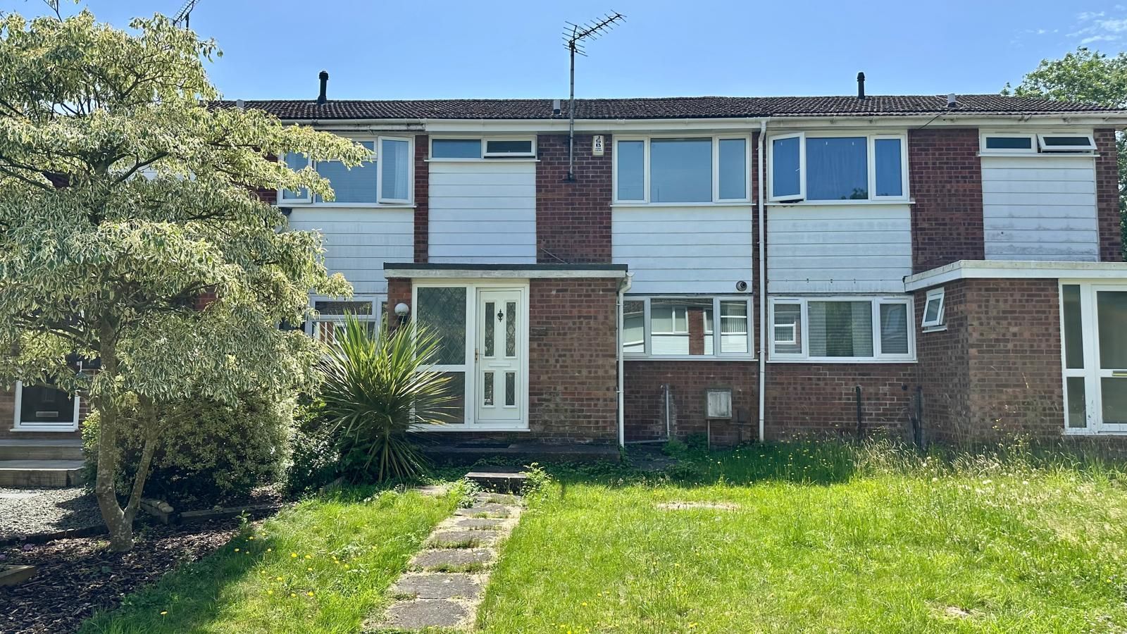 3 bedroom mid terraced house To Let in Coventry - Front.
