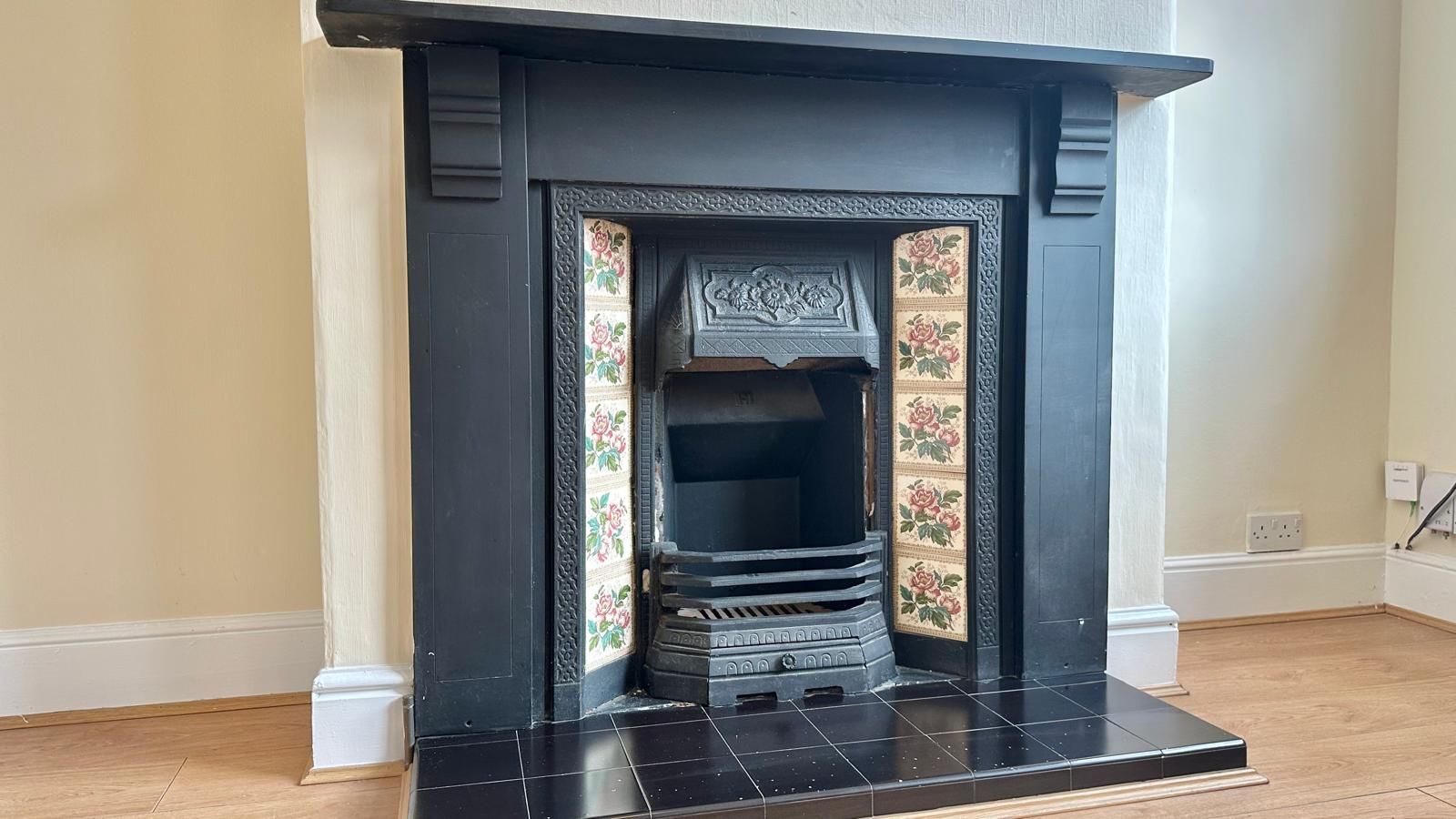 2 bedroom mid terraced house For Sale in Coventry - Photograph 5.