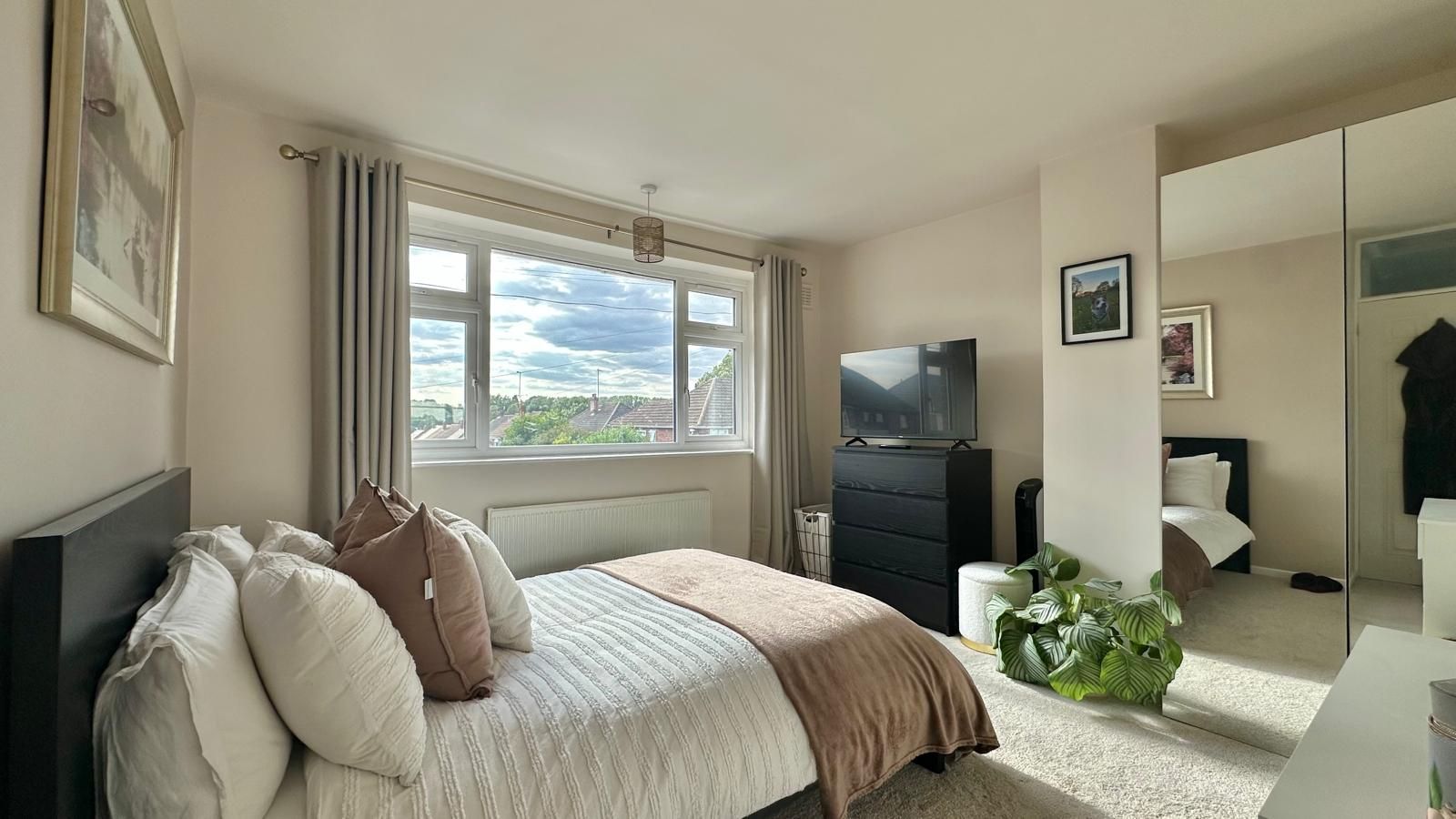 3 bedroom end terraced house For Sale in Coventry - Photograph 12.