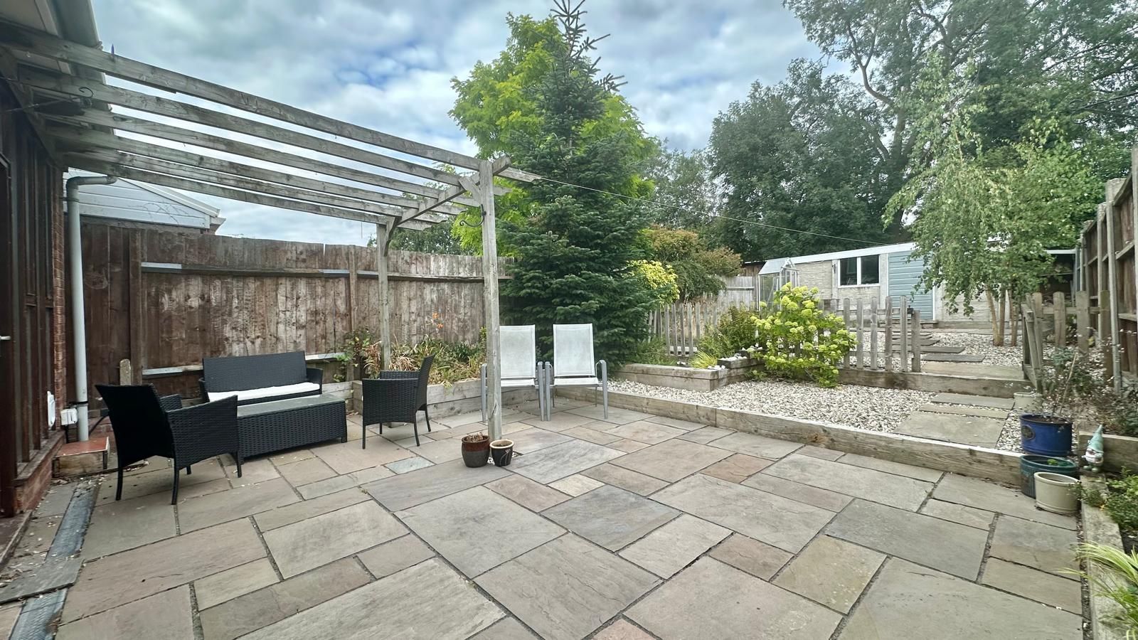 3 bedroom end terraced house For Sale in Coventry - Photograph 3.