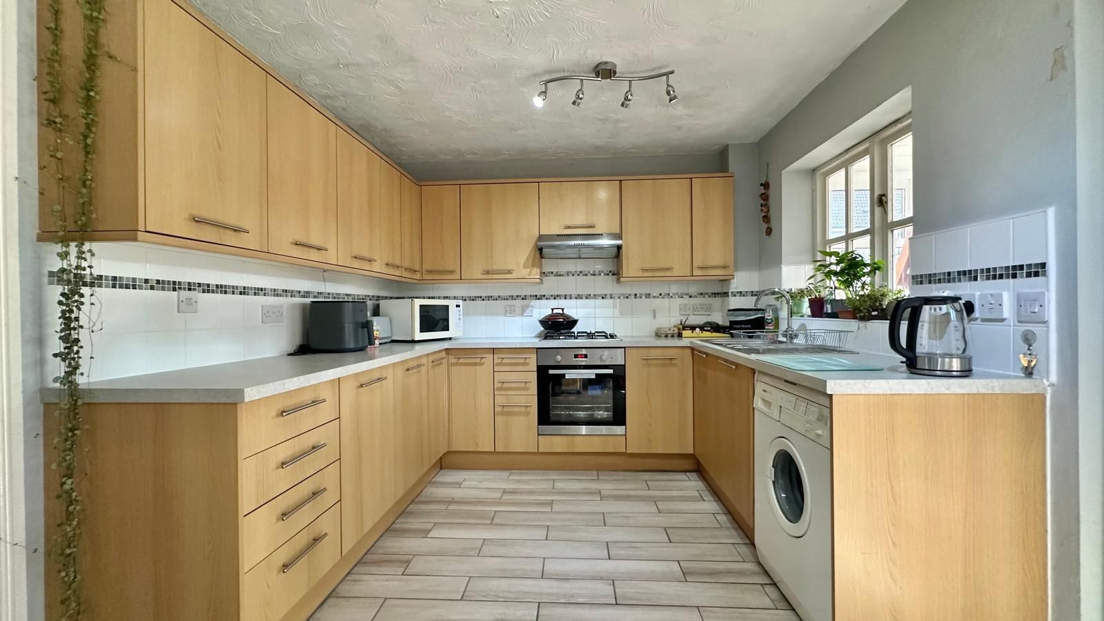 3 bedroom detached house For Sale in Coventry - Photograph 4.