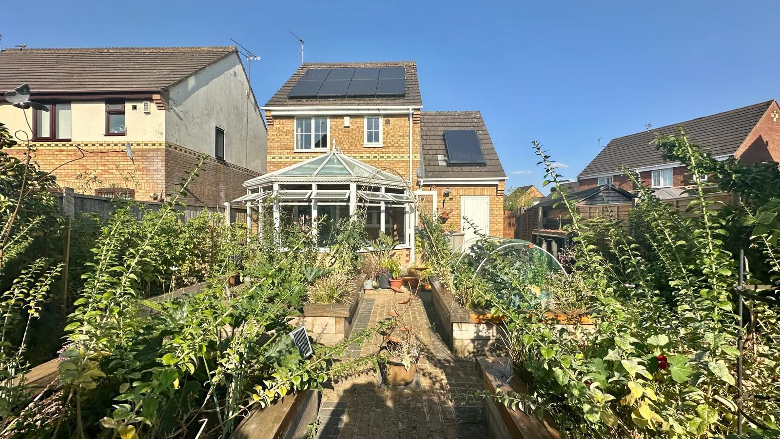 3 bedroom detached house For Sale in Coventry - Photograph 20.