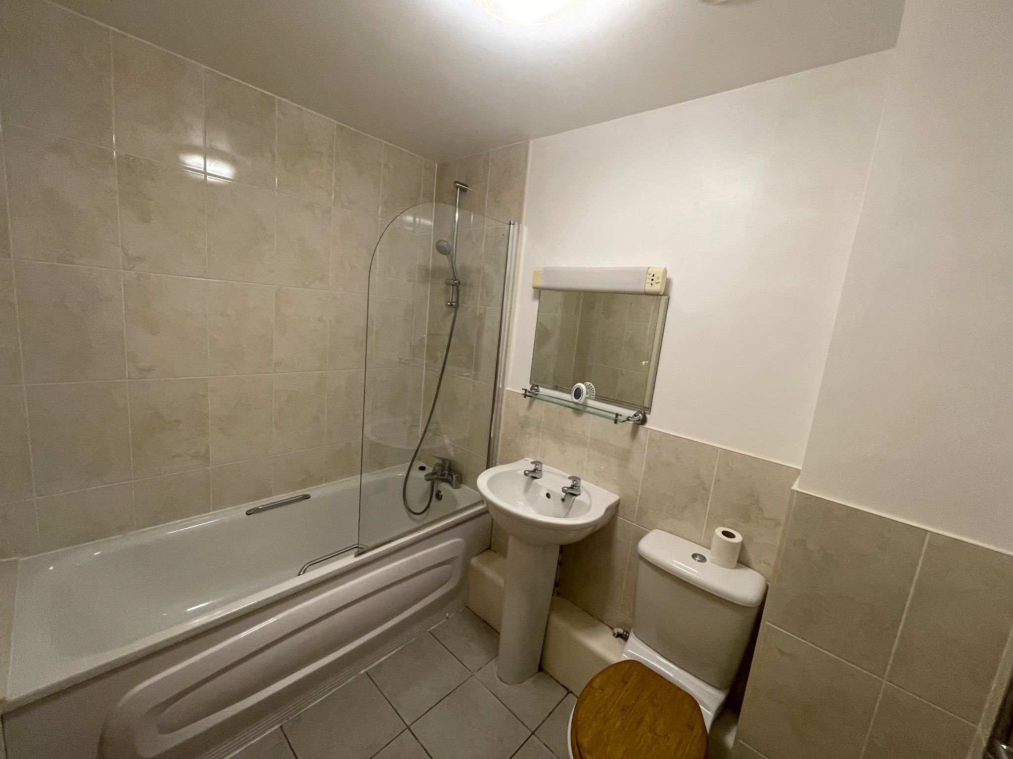 2 bedroom apartment flat/apartment Let in Coventry - Photograph 6.