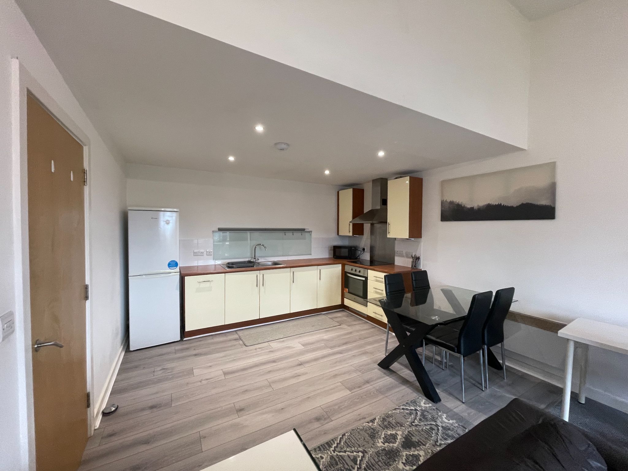 2 bedroom apartment flat/apartment Let in Coventry - Photograph 3.