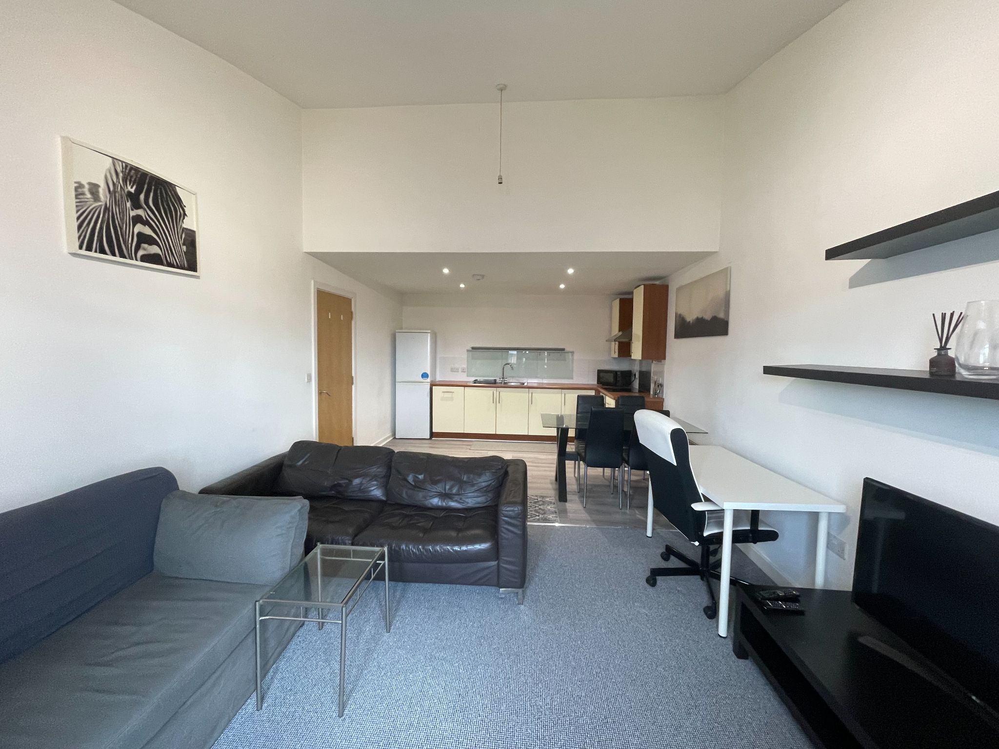 2 bedroom apartment flat/apartment Let in Coventry - Photograph 4.