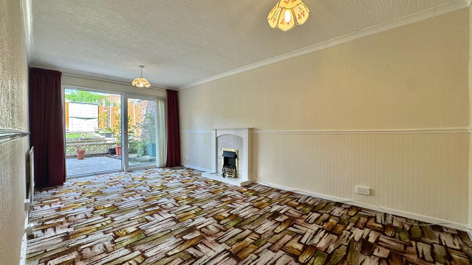 3 bedroom mid terraced house For Sale in Coventry - Photograph 5.