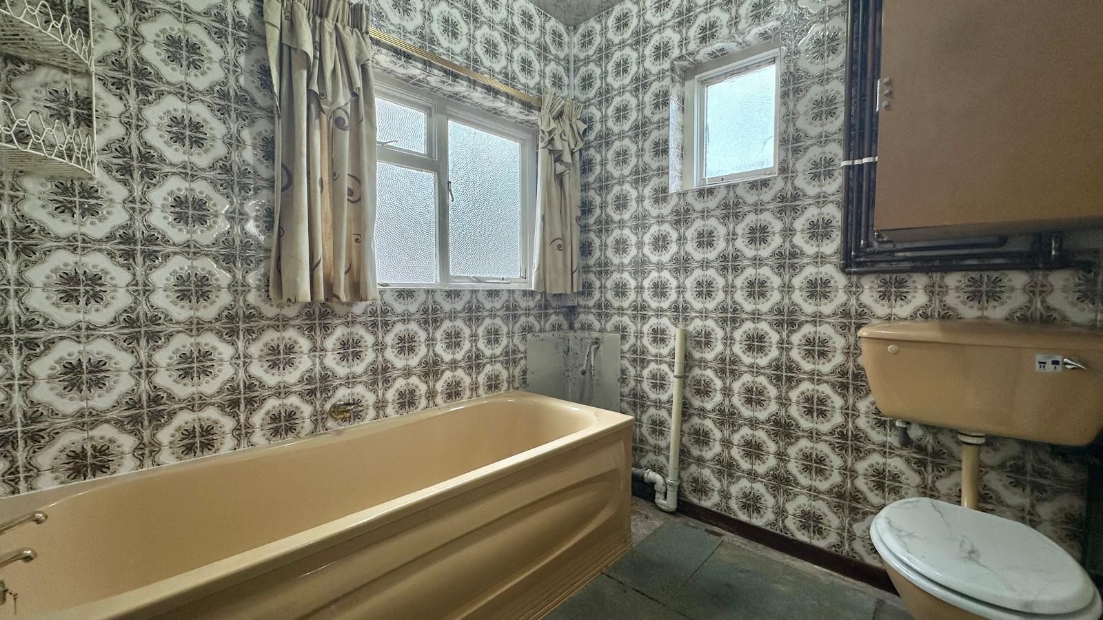 3 bedroom mid terraced house For Sale in Coventry - Photograph 8.