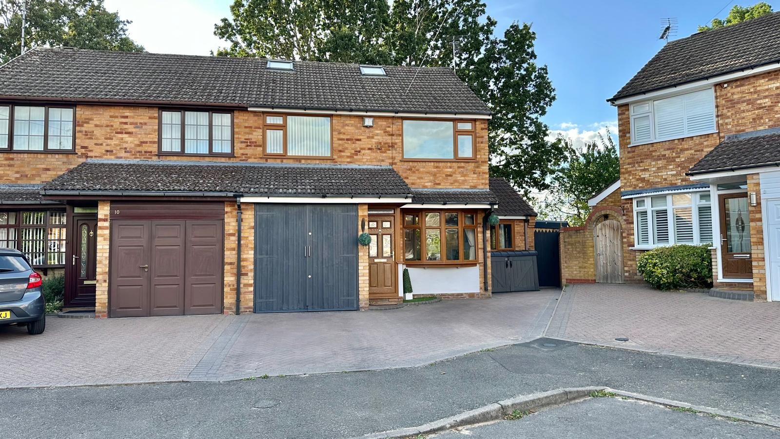 4 bedroom semi-detached house For Sale in Coventry - Photograph 1.