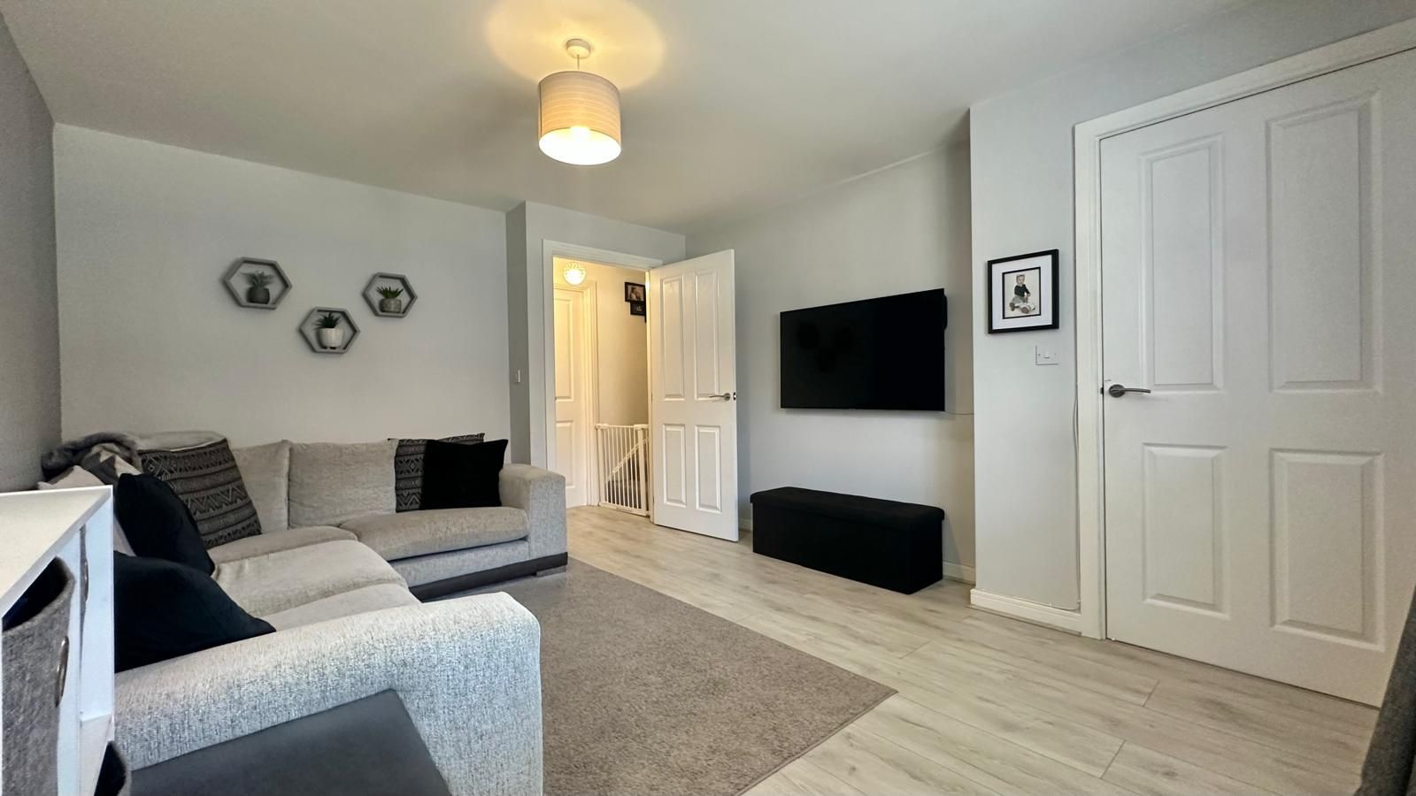 3 bedroom mid terraced house For Sale in Coventry - Photograph 6.
