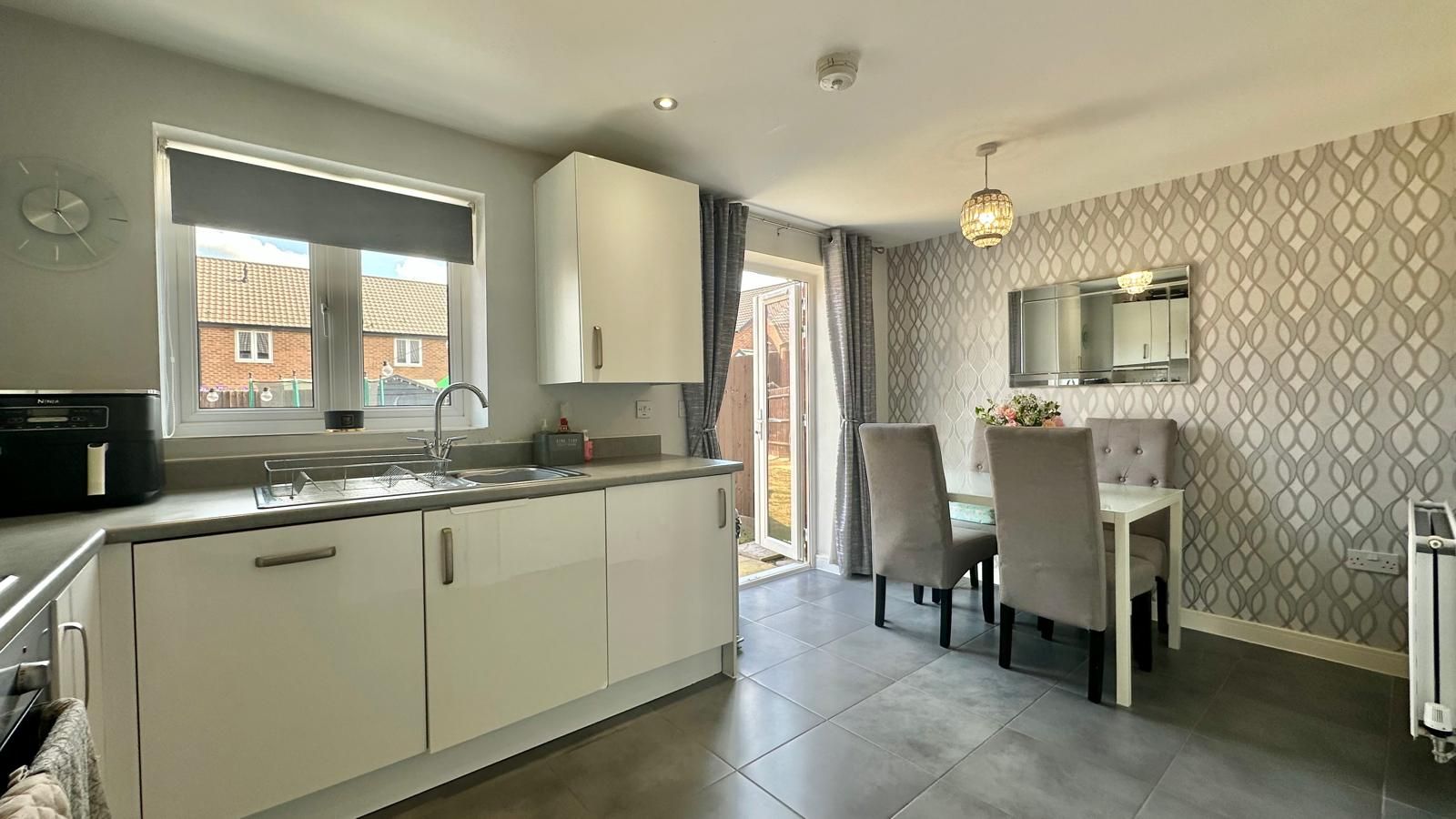 3 bedroom mid terraced house For Sale in Coventry - Photograph 4.