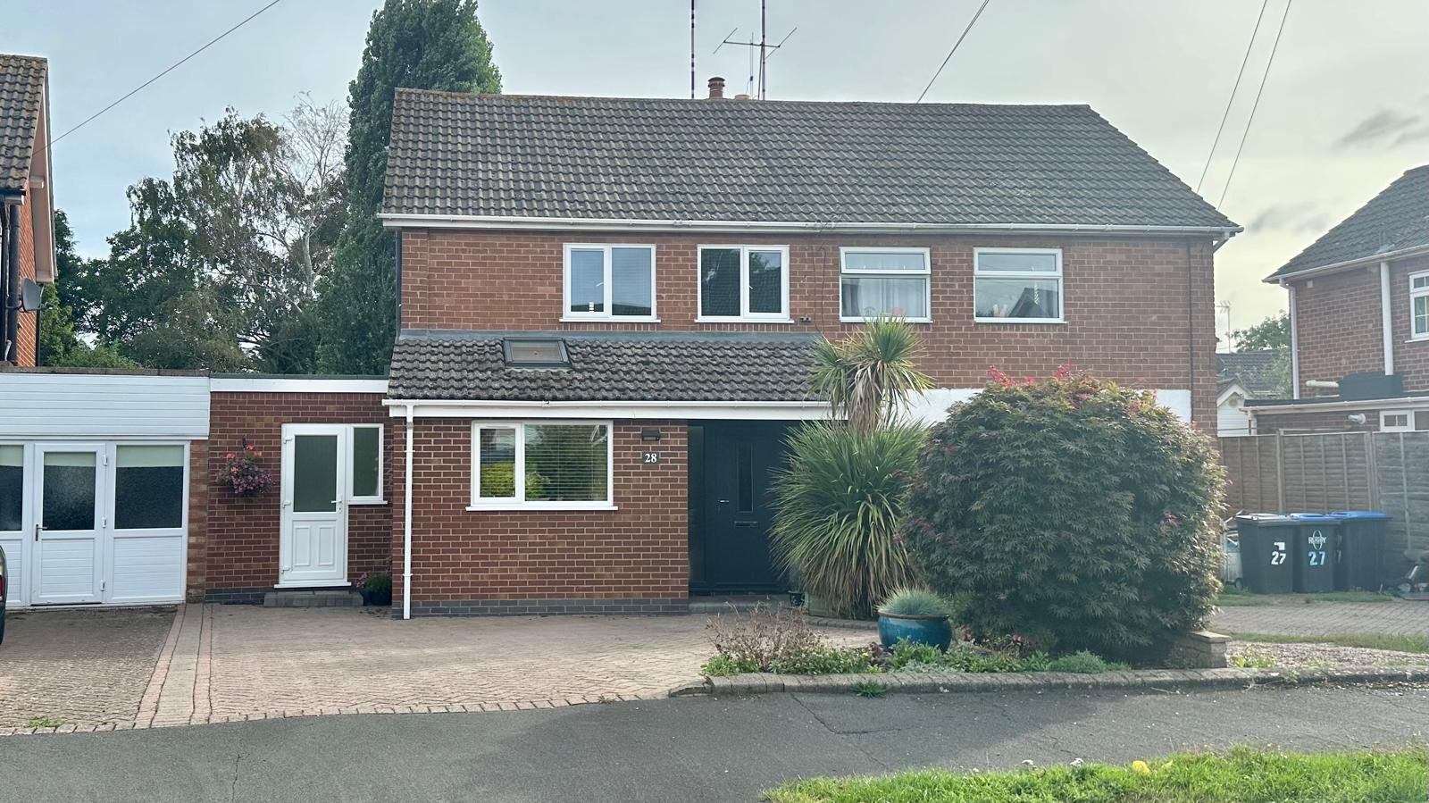 3 bedroom semi-detached house For Sale in Coventry - Photograph 1.