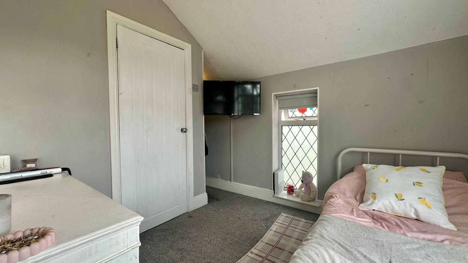 3 bedroom semi-detached house For Sale in Coventry - Photograph 17.
