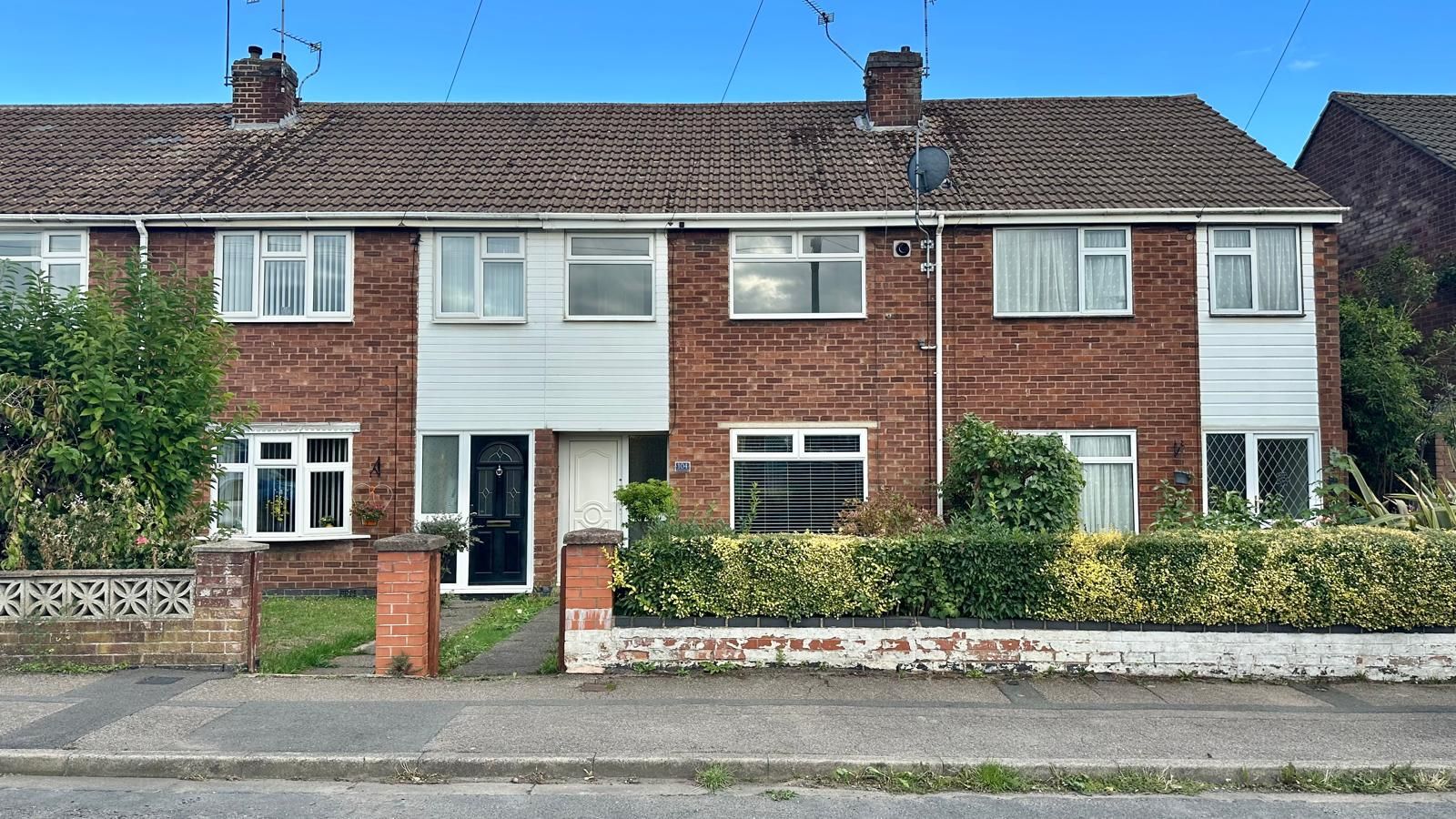 3 bedroom mid terraced house For Sale in Coventry - Photograph 1.