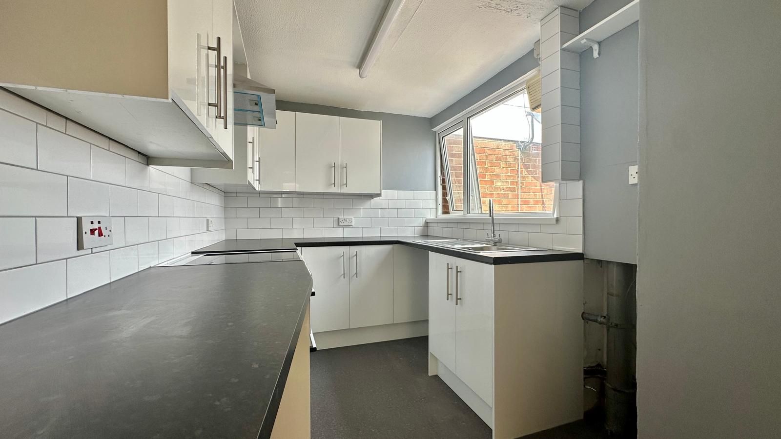 2 bedroom apartment flat/apartment To Let in Coventry - Photograph 6.