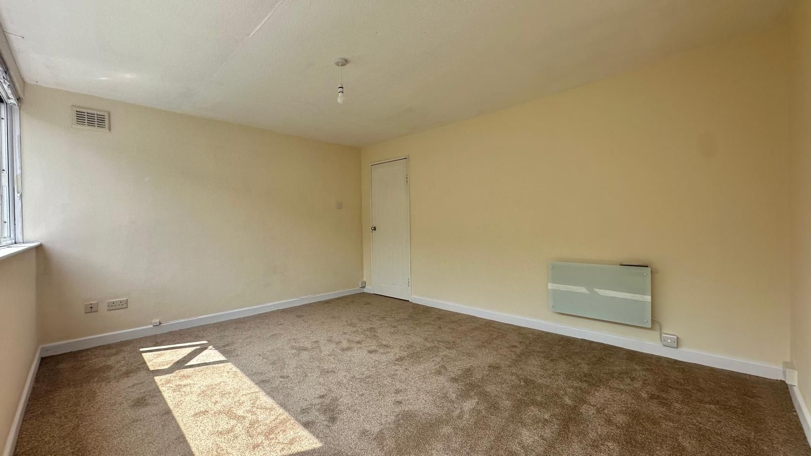 2 bedroom apartment flat/apartment To Let in Coventry - Photograph 4.