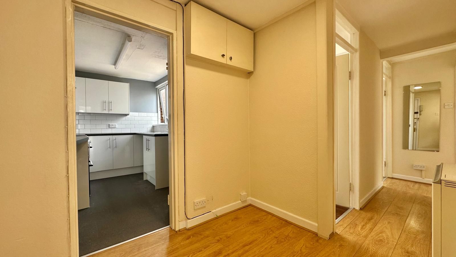 2 bedroom apartment flat/apartment To Let in Coventry - Photograph 2.