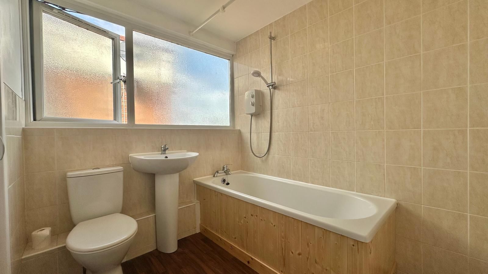 2 bedroom apartment flat/apartment To Let in Coventry - Photograph 7.