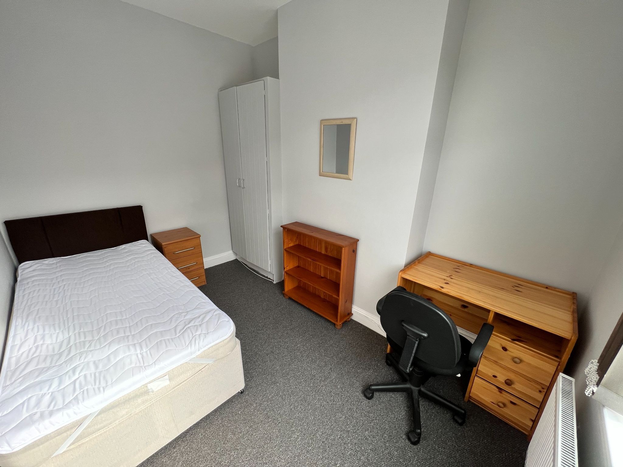 4 bedroom mid terraced house Let in Coventry - Photograph 10.