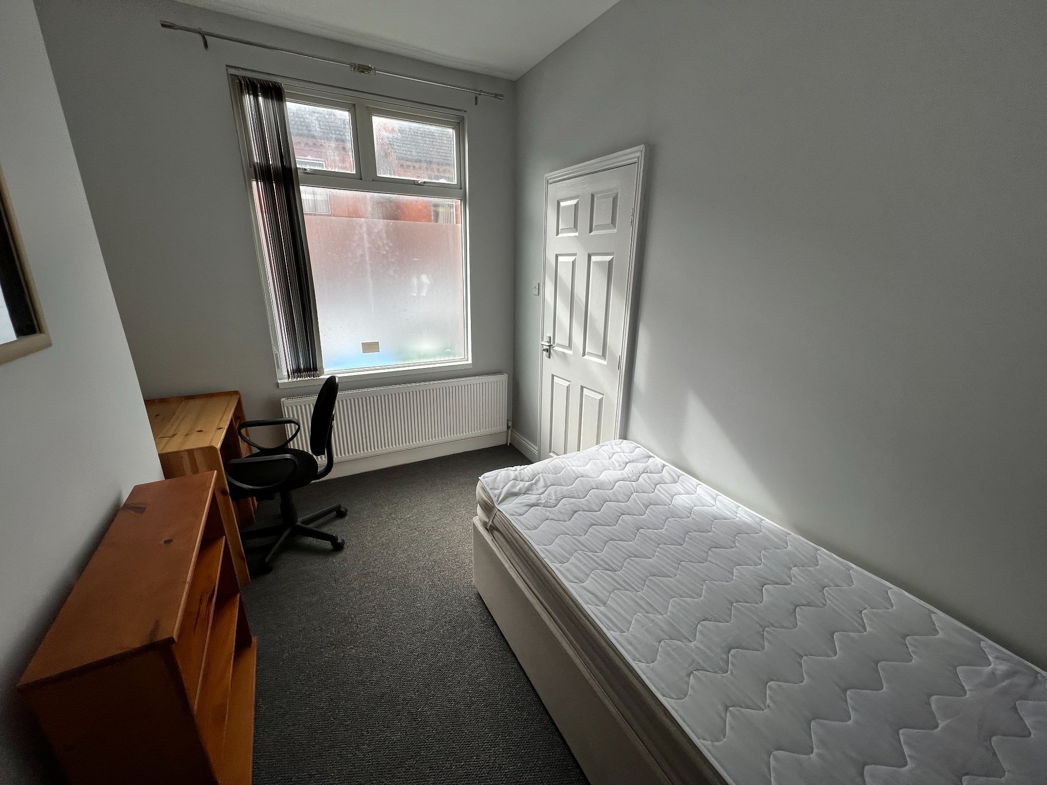 4 bedroom mid terraced house Let in Coventry - Photograph 11.