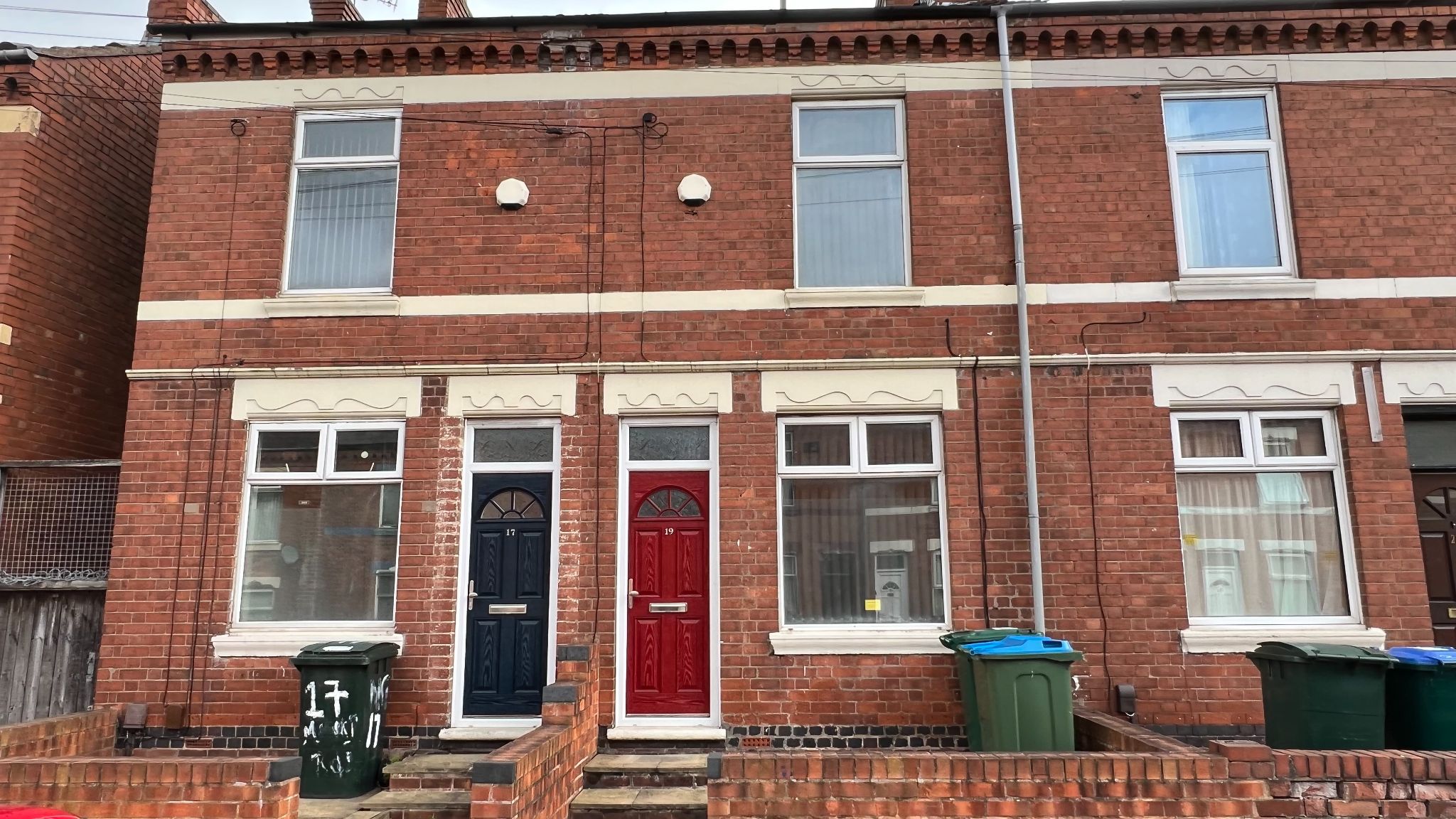 4 bedroom mid terraced house Let in Coventry - Photograph 9.