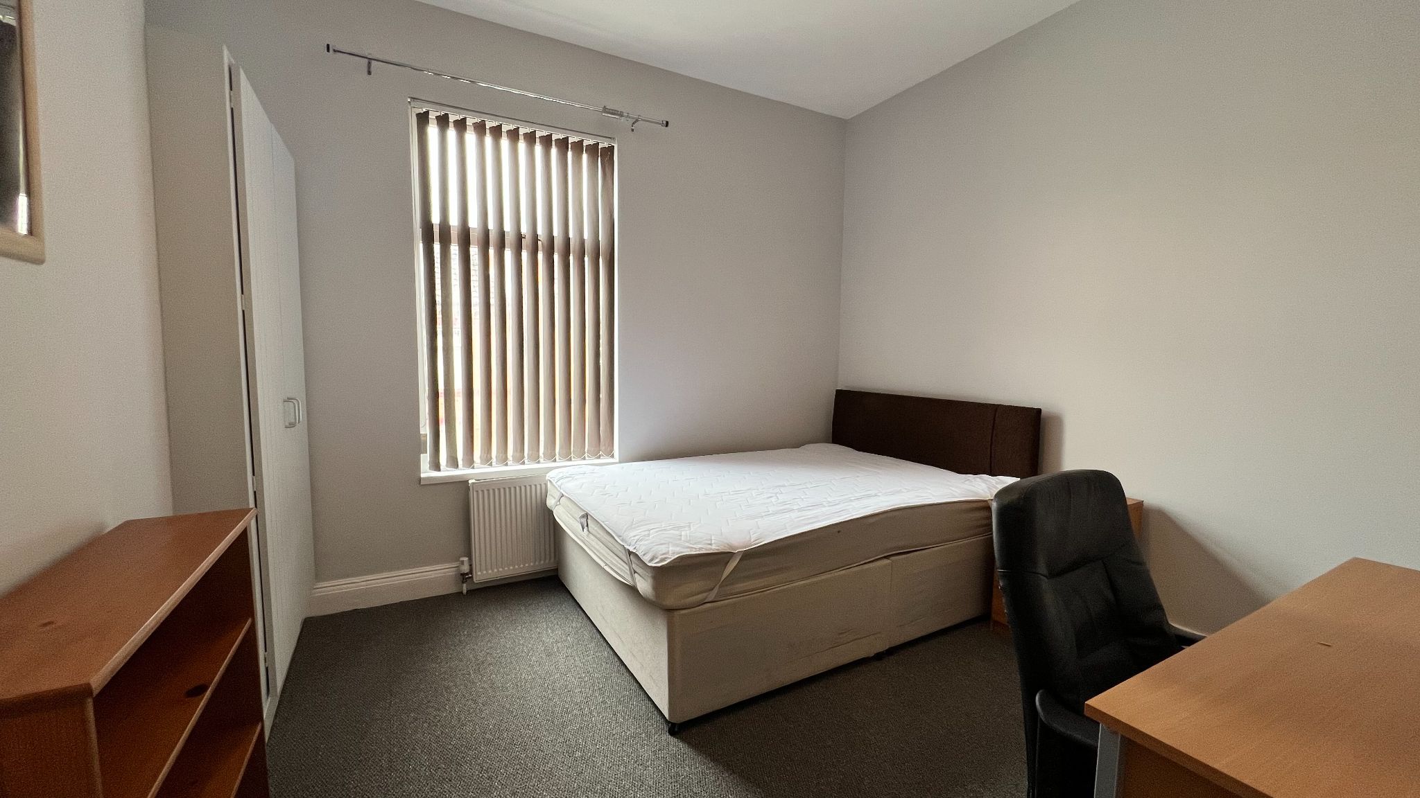 4 bedroom mid terraced house Let in Coventry - Photograph 6.