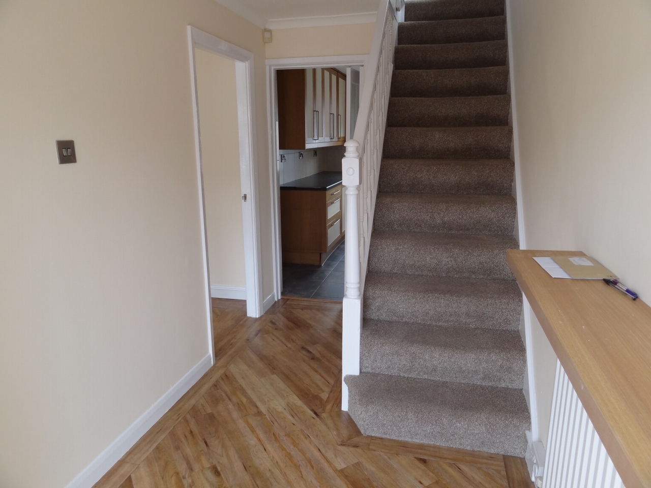3 bedroom semi-detached house Let in Bedworth - Photograph 2.