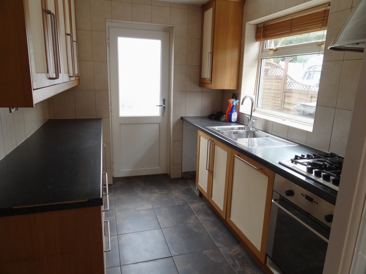 3 bedroom semi-detached house Let in Bedworth - Photograph 4.