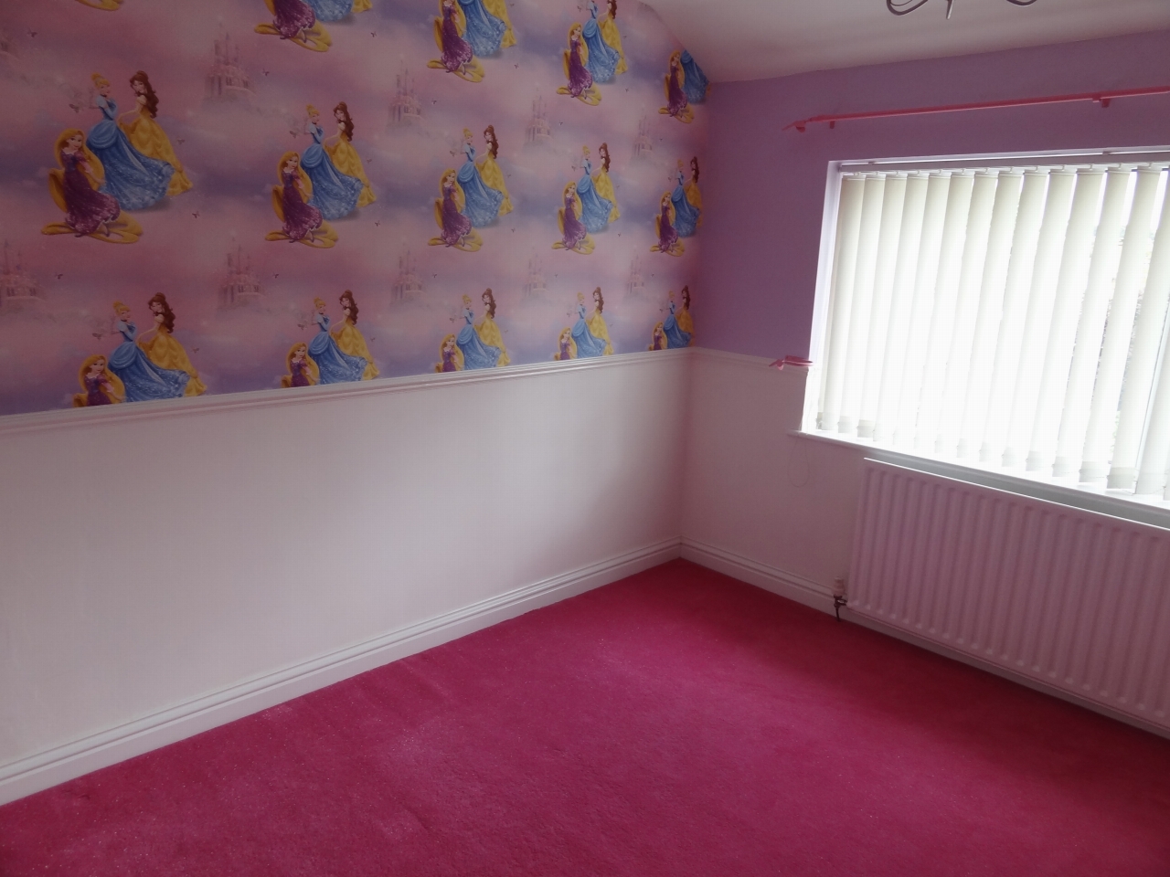 3 bedroom semi-detached house Let in Bedworth - Photograph 7.