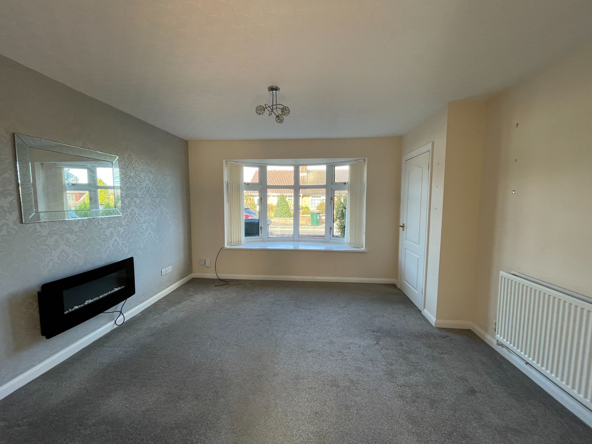2 bedroom mid terraced house Let in Coventry - Photograph 3.
