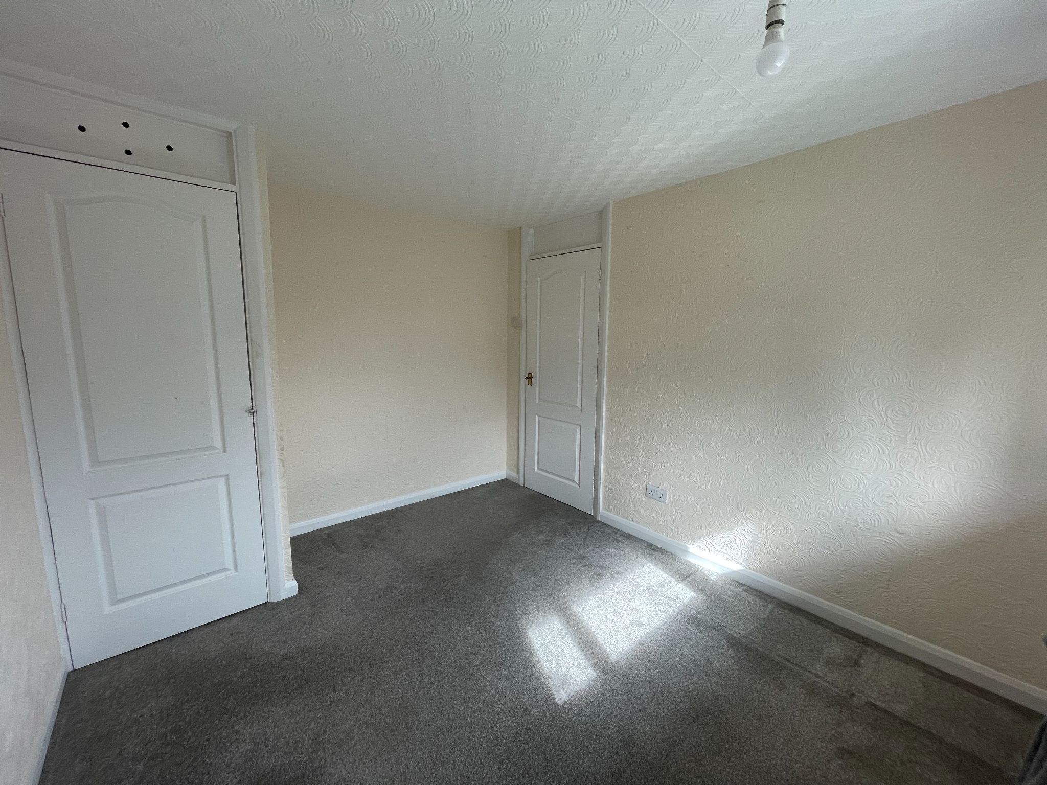 2 bedroom mid terraced house Let in Coventry - Photograph 9.