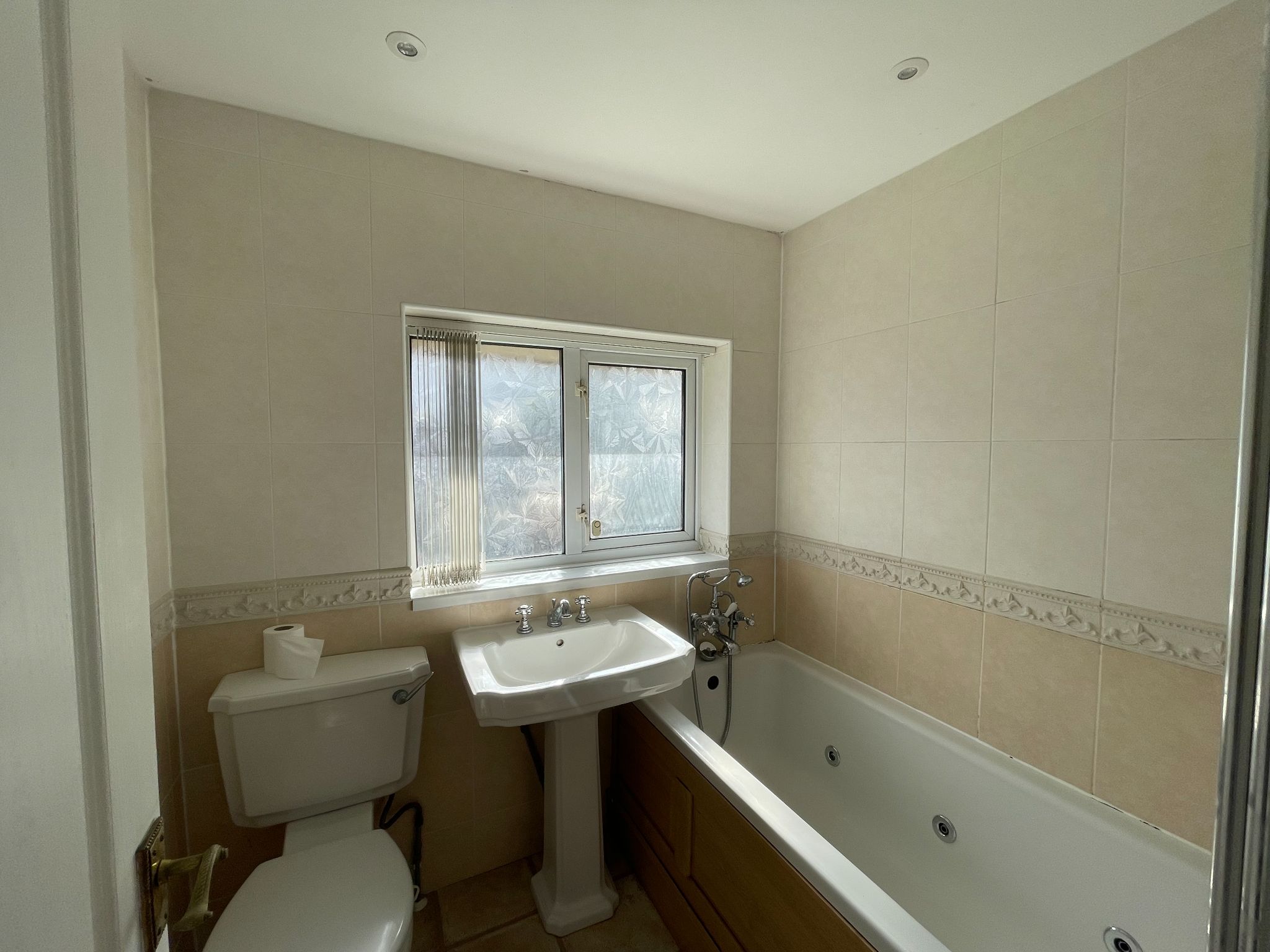 2 bedroom mid terraced house Let in Coventry - Photograph 10.