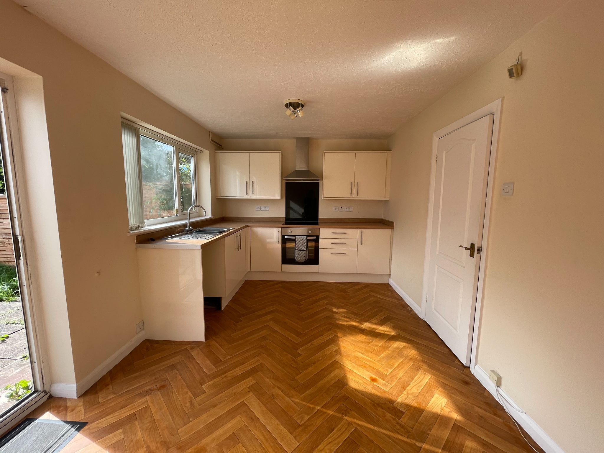2 bedroom mid terraced house Let in Coventry - Photograph 5.