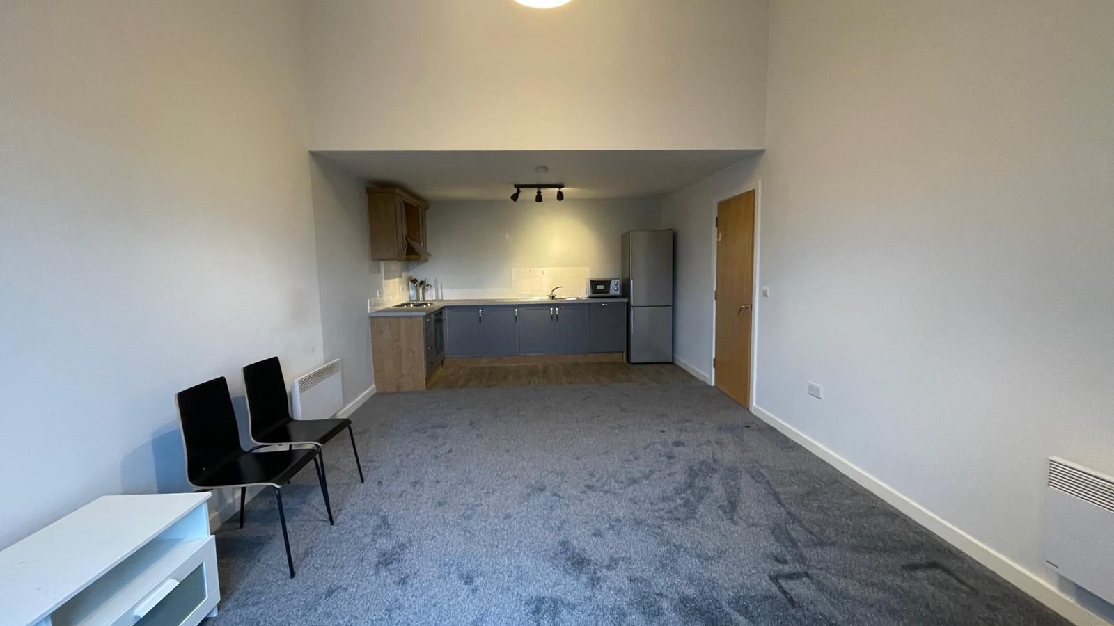 2 bedroom apartment flat/apartment To Let in Coventry - Lining room 2.