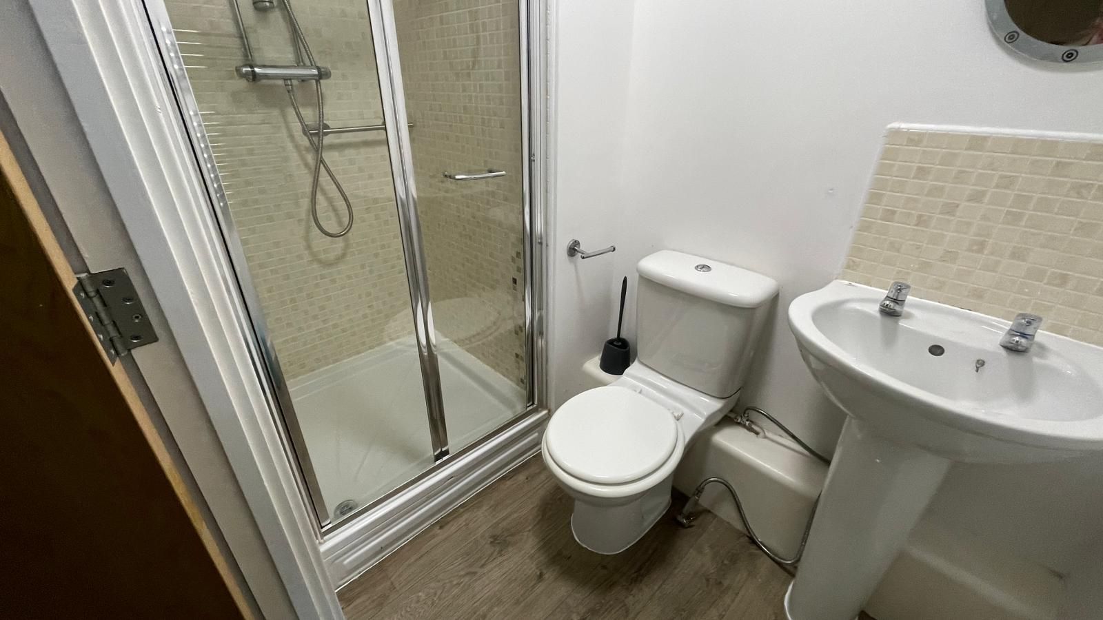 2 bedroom apartment flat/apartment To Let in Coventry - ensuite.