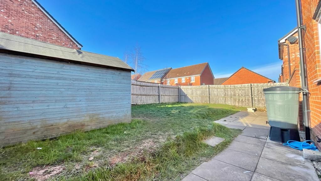 3 bedroom end terraced house Sold in Coventry - Photograph 14.