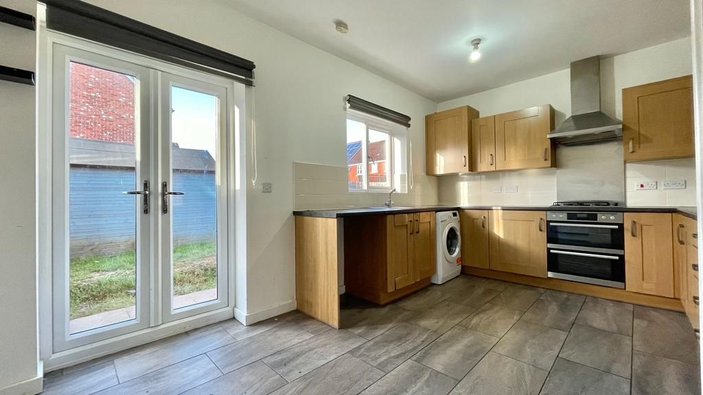 3 bedroom end terraced house Sold in Coventry - Photograph 2.