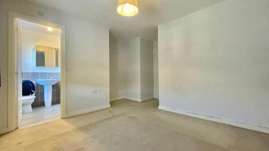 3 bedroom end terraced house Sold in Coventry - Photograph 8.