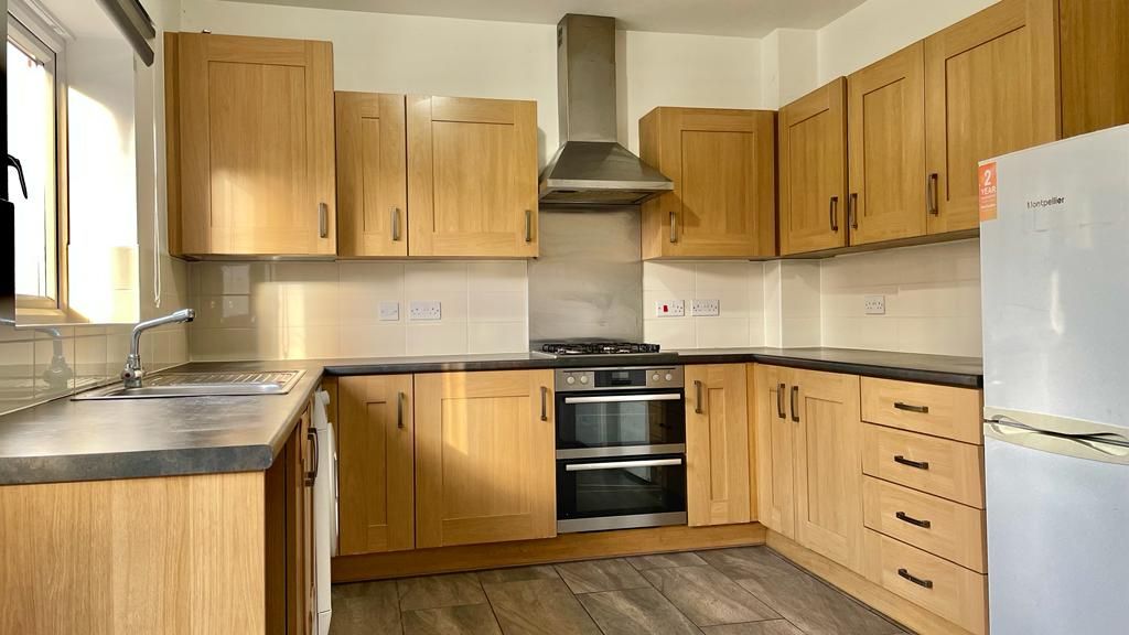 3 bedroom end terraced house Sold in Coventry - Photograph 5.