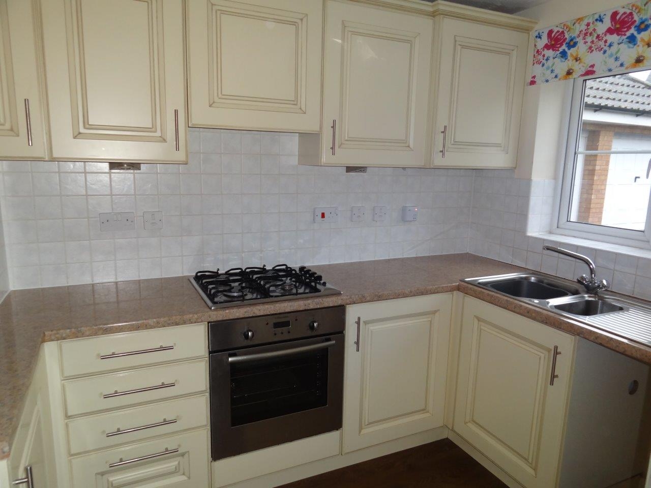 3 bedroom mid terraced house To Let in Rugby - Photograph 3.