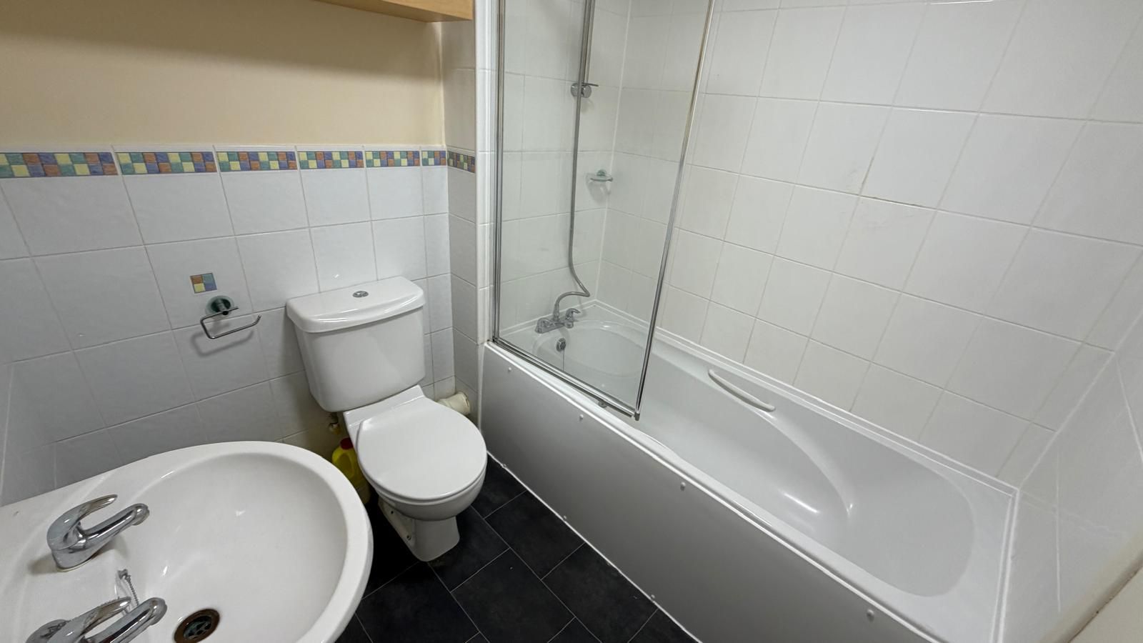 3 bedroom mid terraced house Let Agreed in Rugby - Photograph 10.