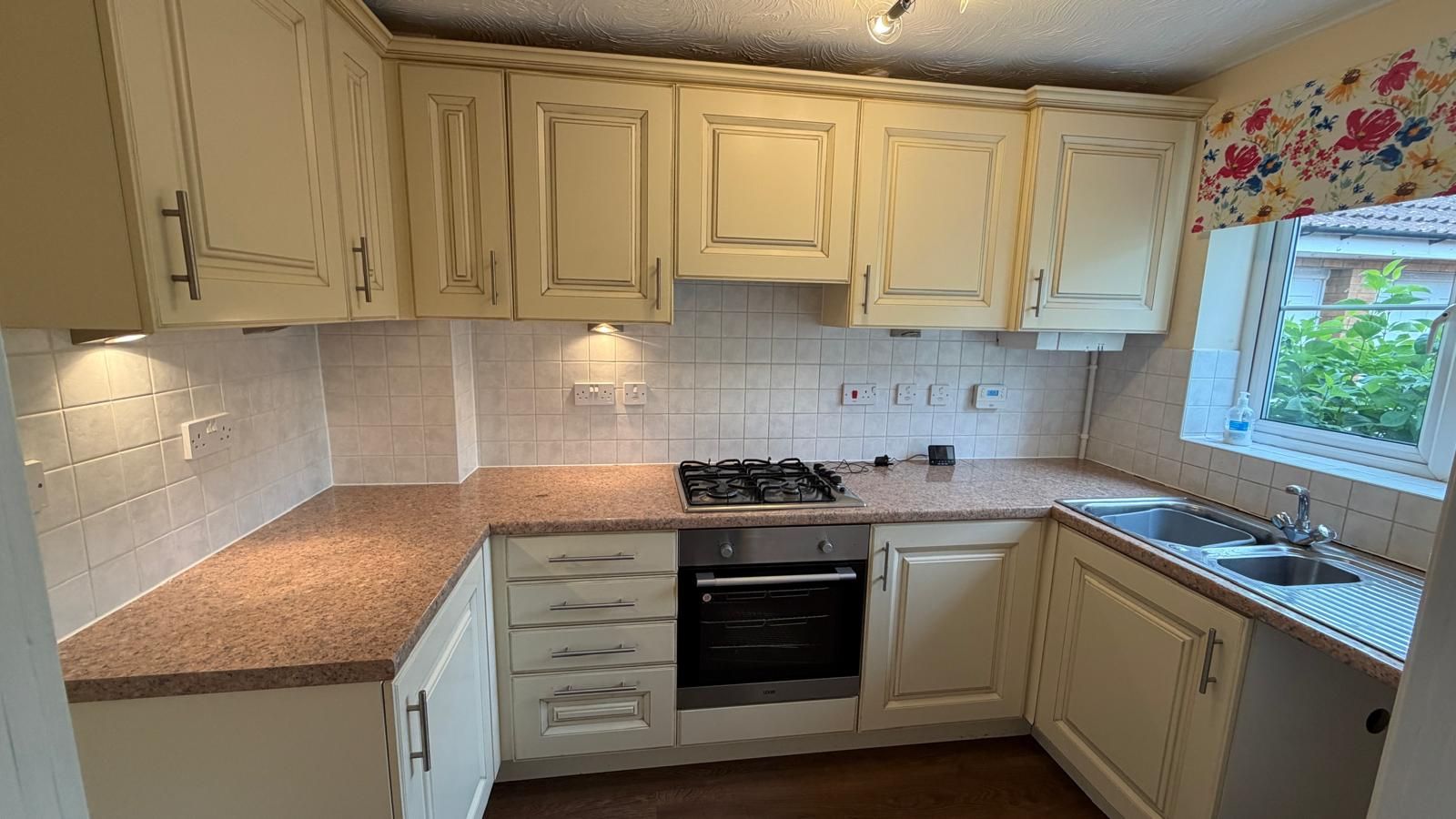 3 bedroom mid terraced house Let Agreed in Rugby - Photograph 2.