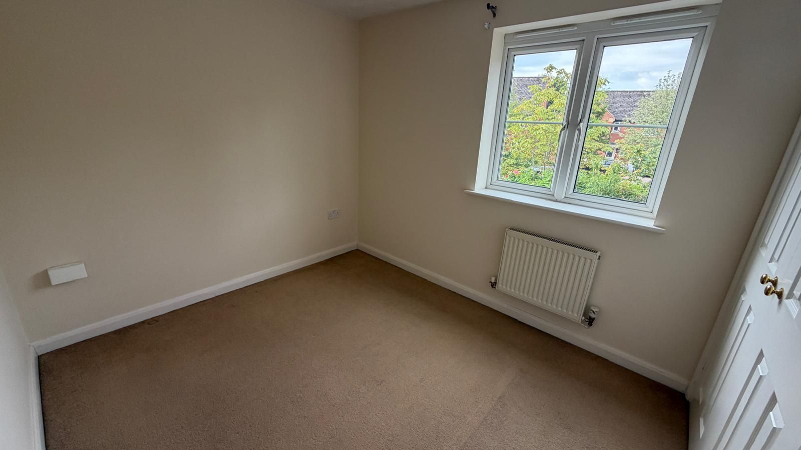 3 bedroom mid terraced house Let Agreed in Rugby - Photograph 7.