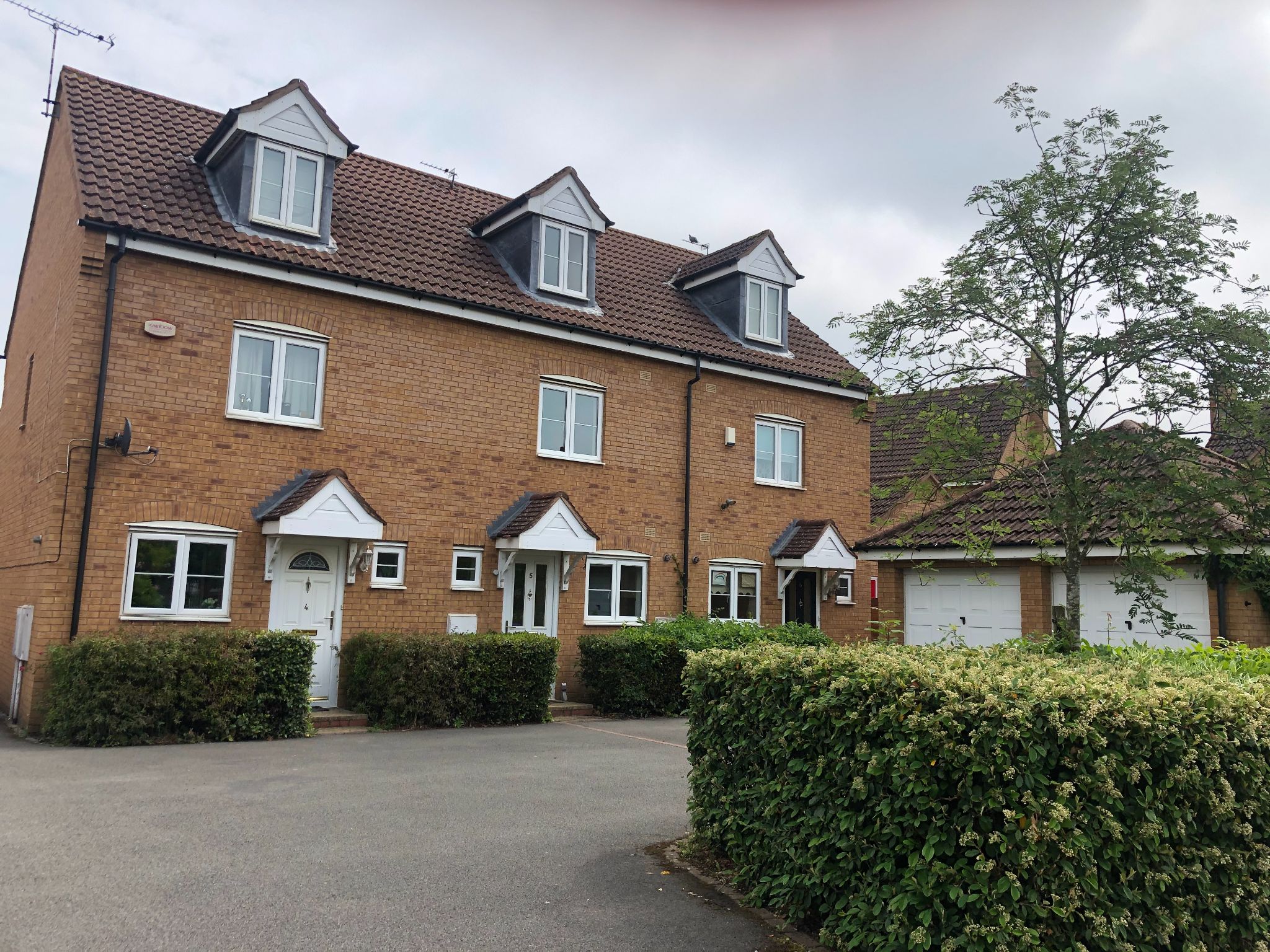 3 bedroom mid terraced house To Let in Rugby - Photograph 1.