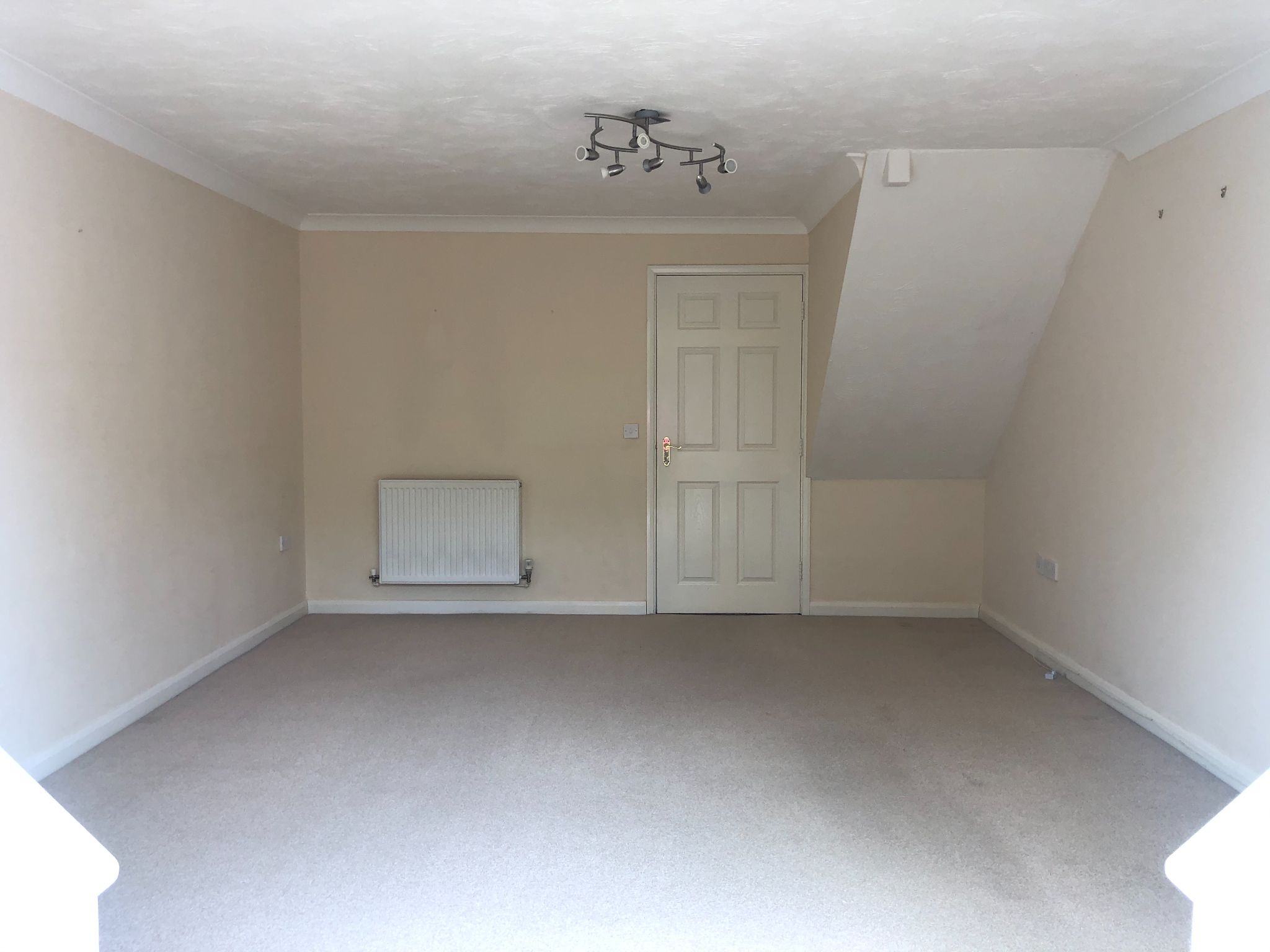 3 bedroom mid terraced house To Let in Rugby - Photograph 4.