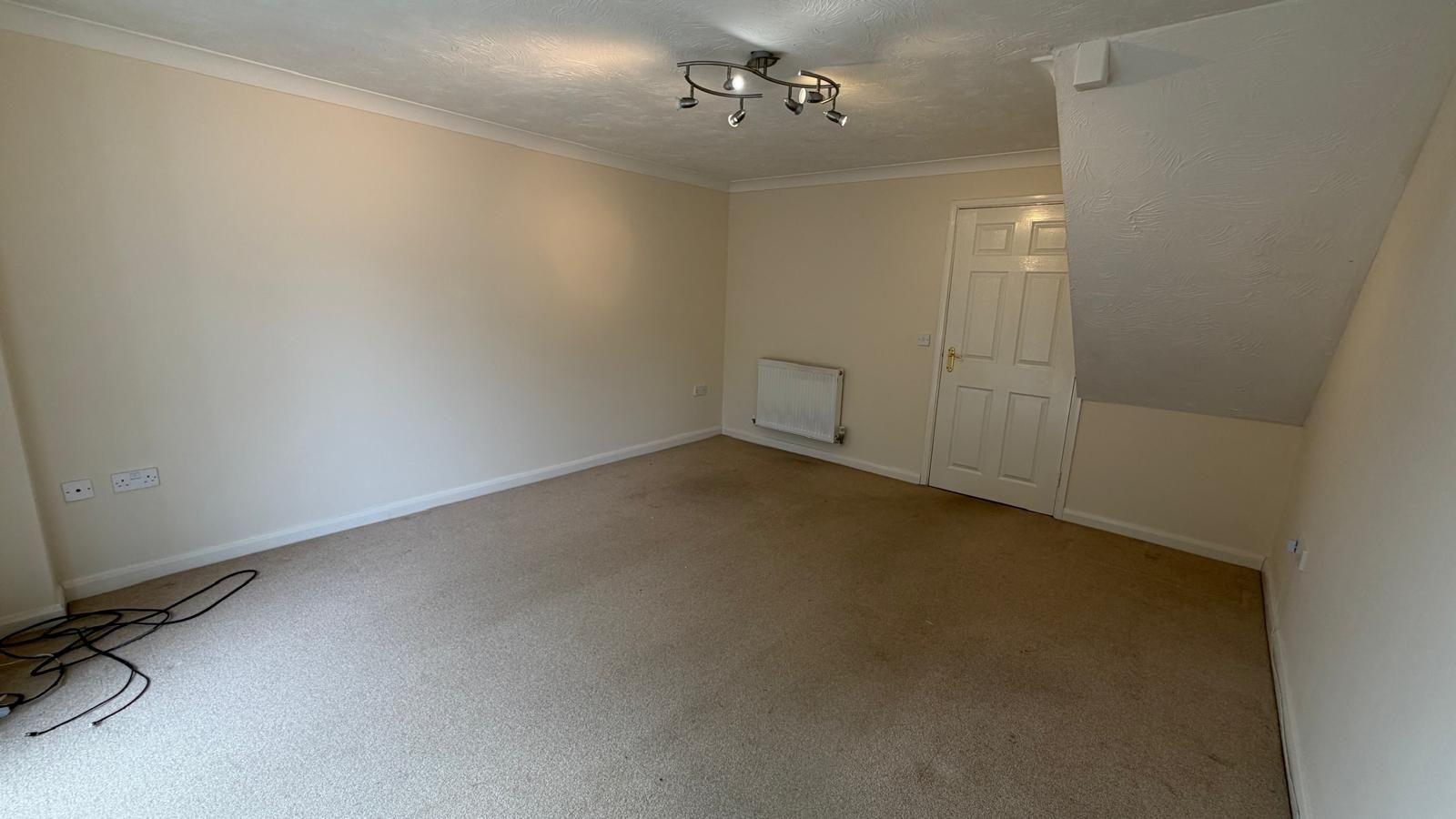 3 bedroom mid terraced house Let Agreed in Rugby - Photograph 3.